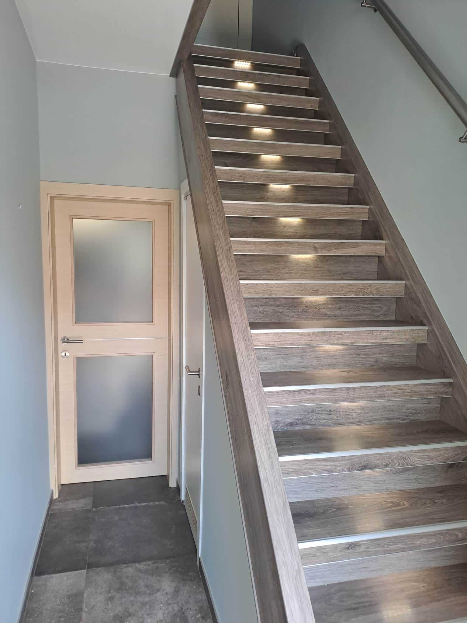 Gang geschilderderd inclusief deur door Aannemer Rotterdam